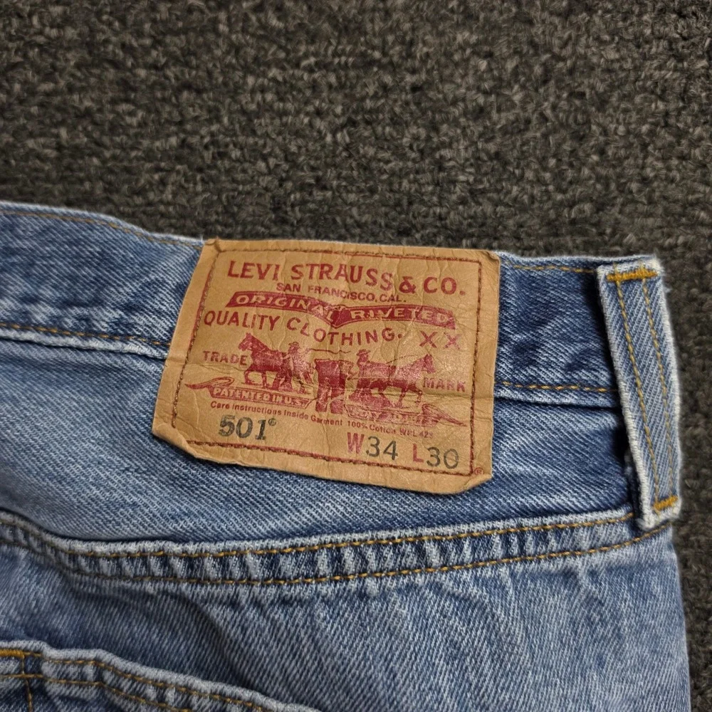 Vtg Levis 501 Straight Fit Jeans Mens 34x30 Blue Distressed Button Fly Light Y2k